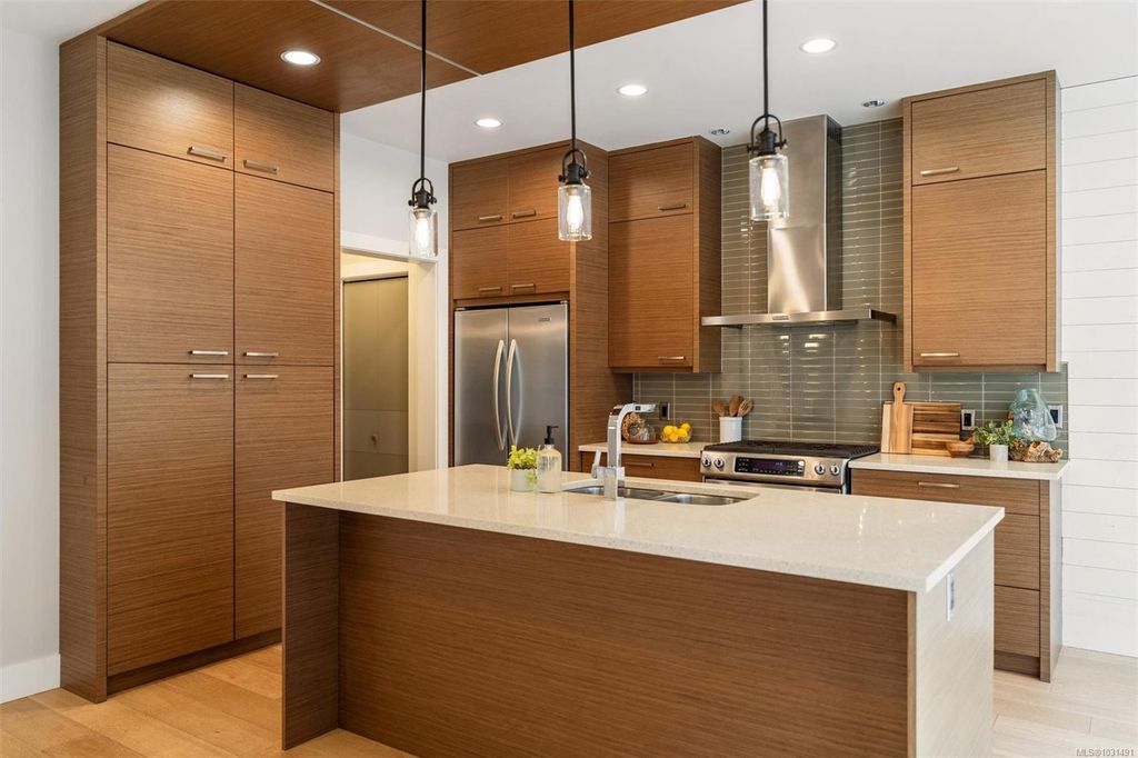 listing image 16048916292642392535