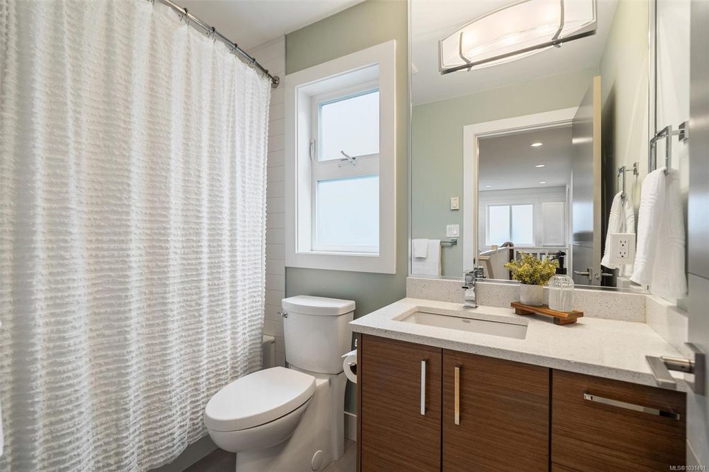 listing image 16048619935374094381