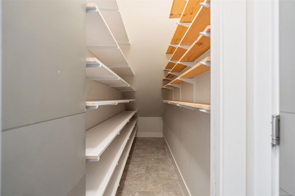 listing image 16040516444467446523