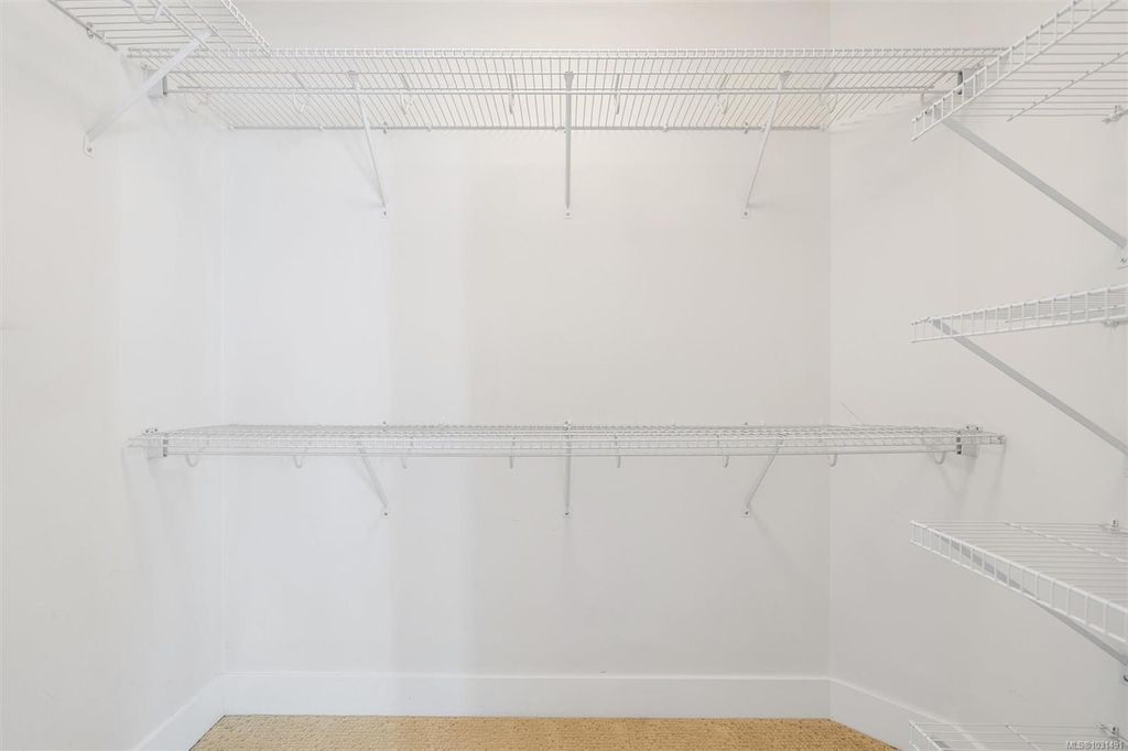 listing image 16045795449700531436