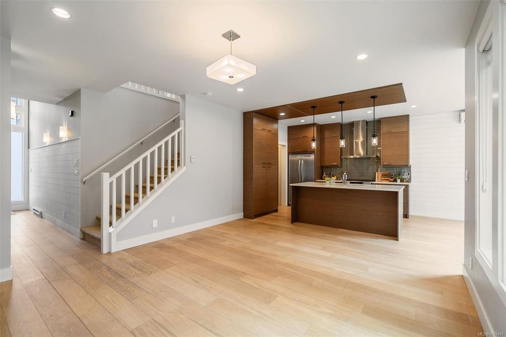 listing image 16041303337778213011