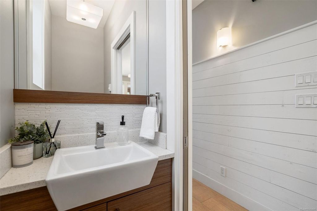 listing image 16043857880614900531