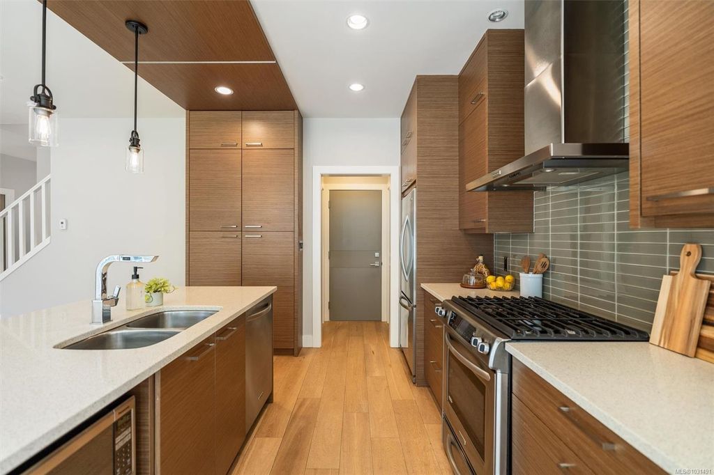 listing image 16046989795303135155