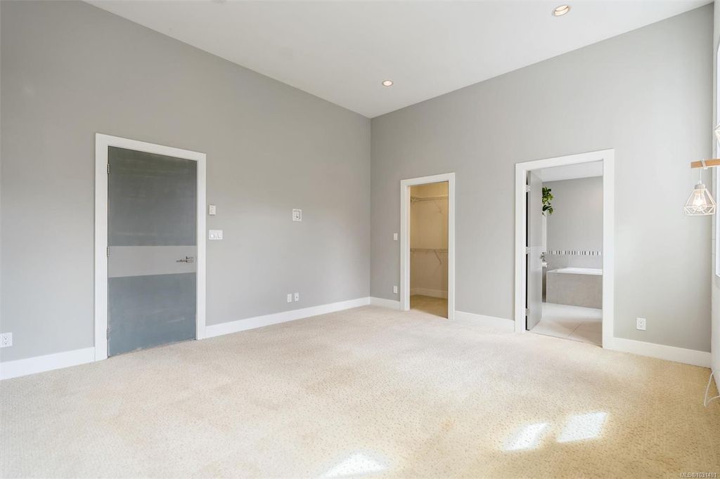 listing image 16049626887377602960