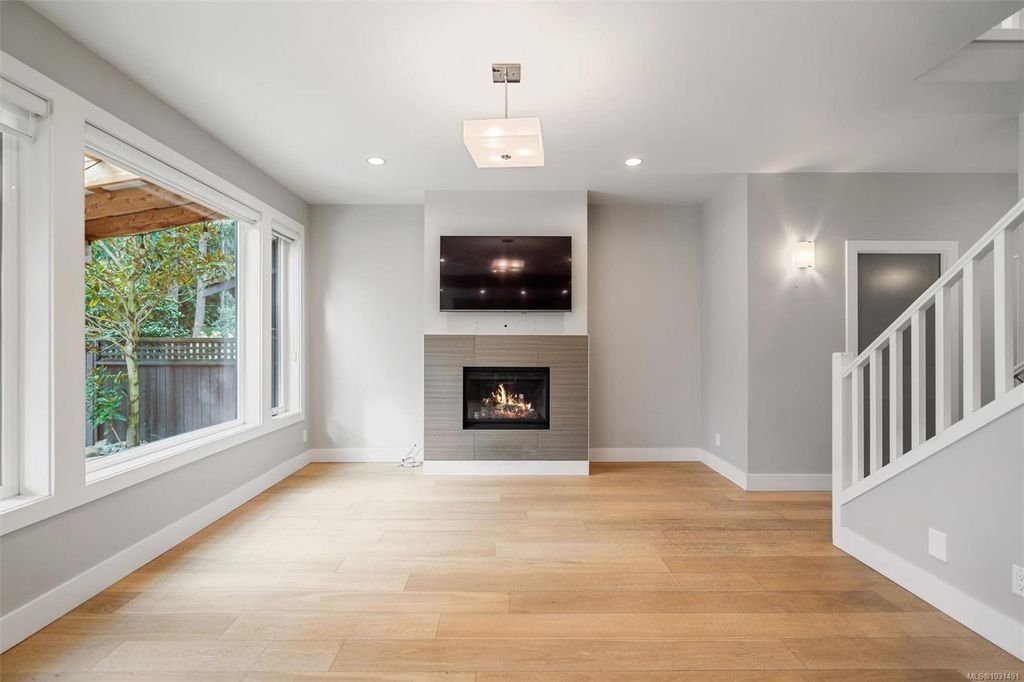 listing image 16048530677458252852