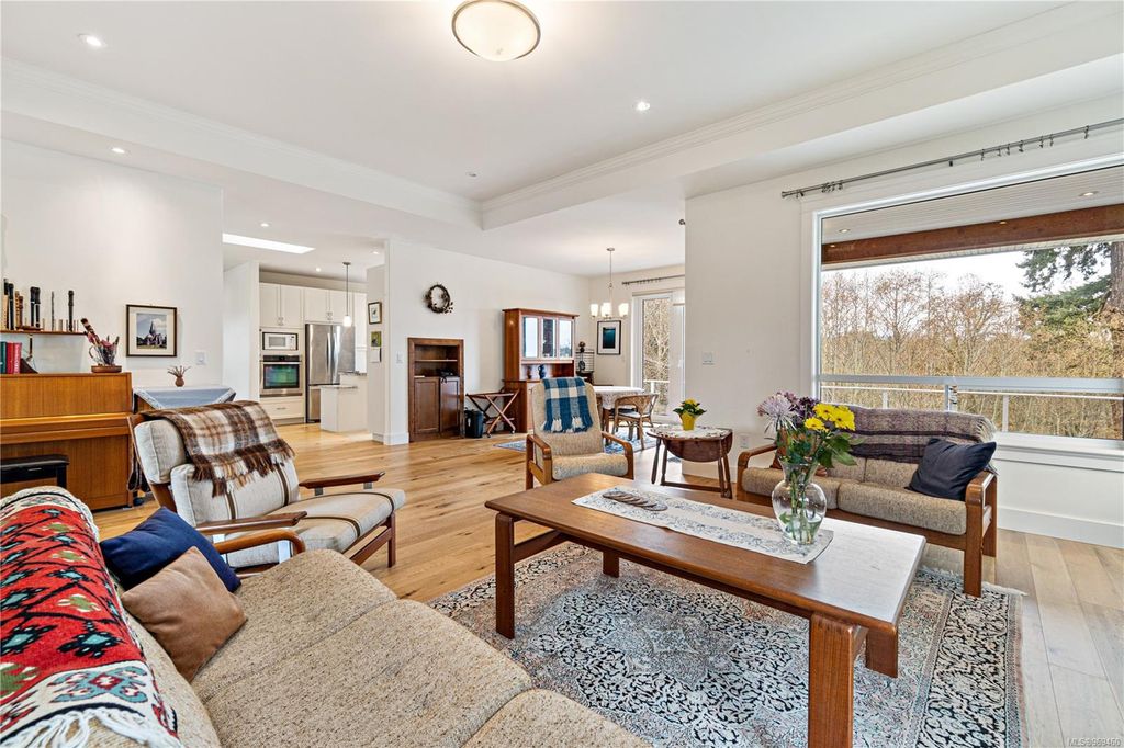 listing image 16049221544646264390