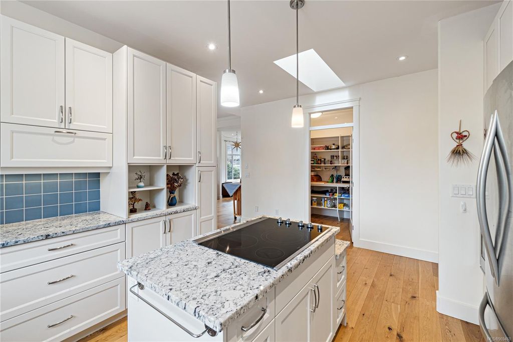 listing image 16041308884807316343