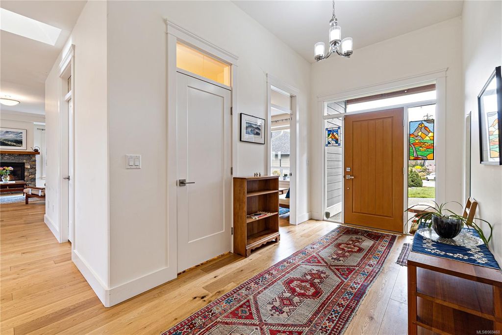 listing image 16047951819173117172