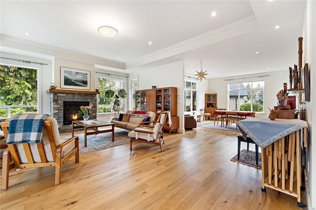 listing image 16043671824342344313