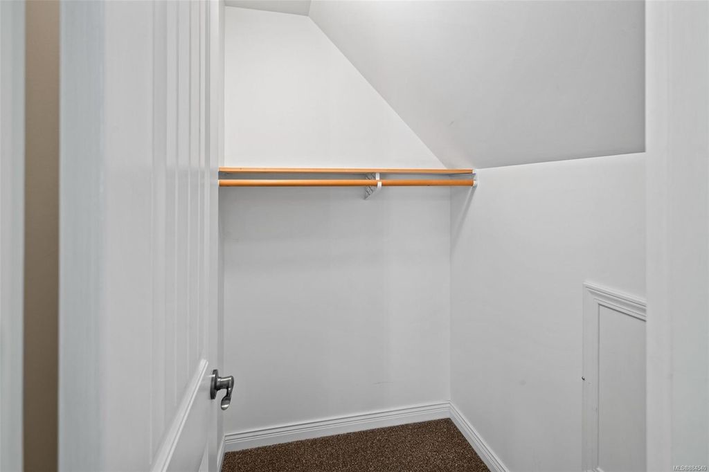 listing image 16048705931127862725