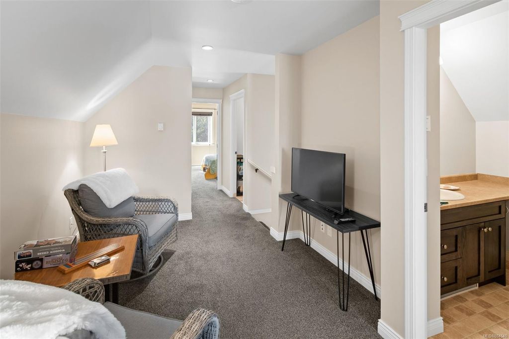 listing image 16049427547393579157