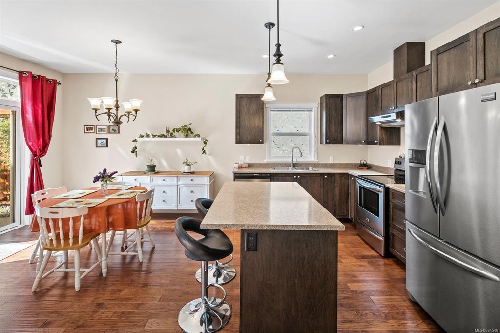 listing image 16049170759355122816