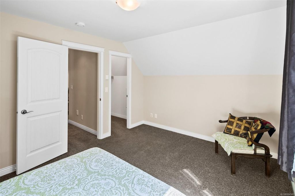 listing image 16047938833701600398