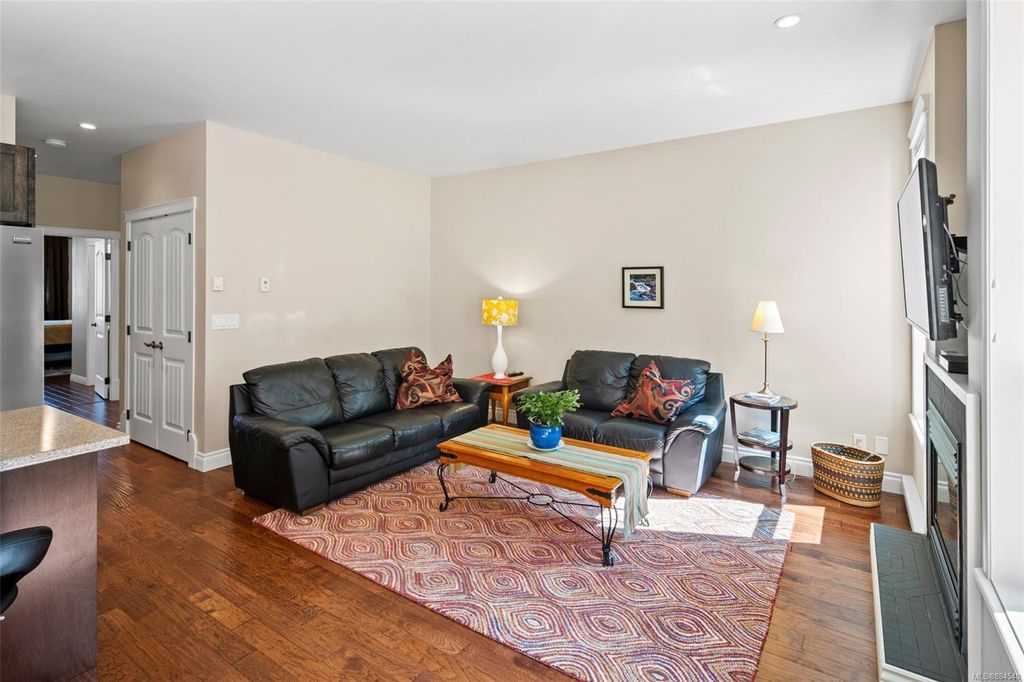 listing image 16049580978388261082