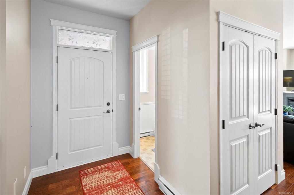 listing image 16046910732257667437