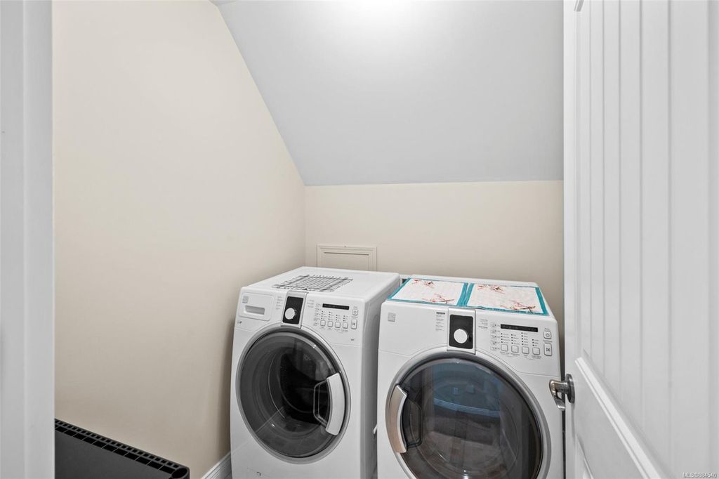 listing image 16049468419859915070