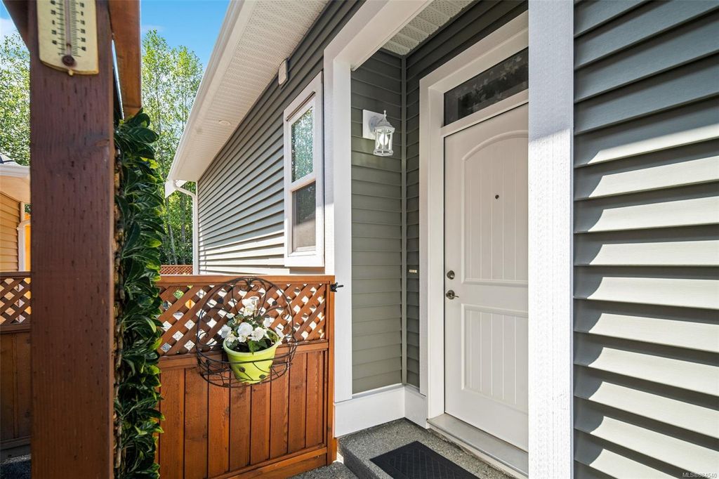 listing image 16046571750642473865