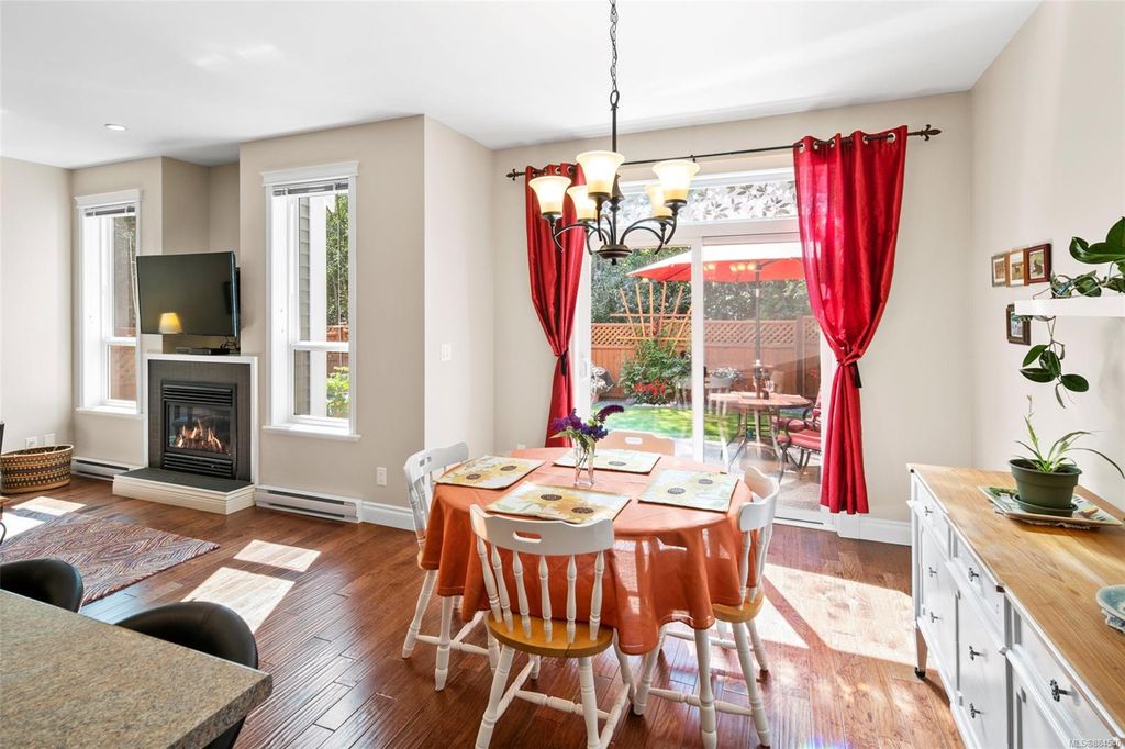 listing image 16049987357750109881