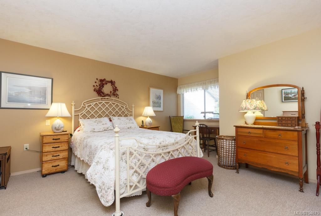 listing image 16048332099893397623