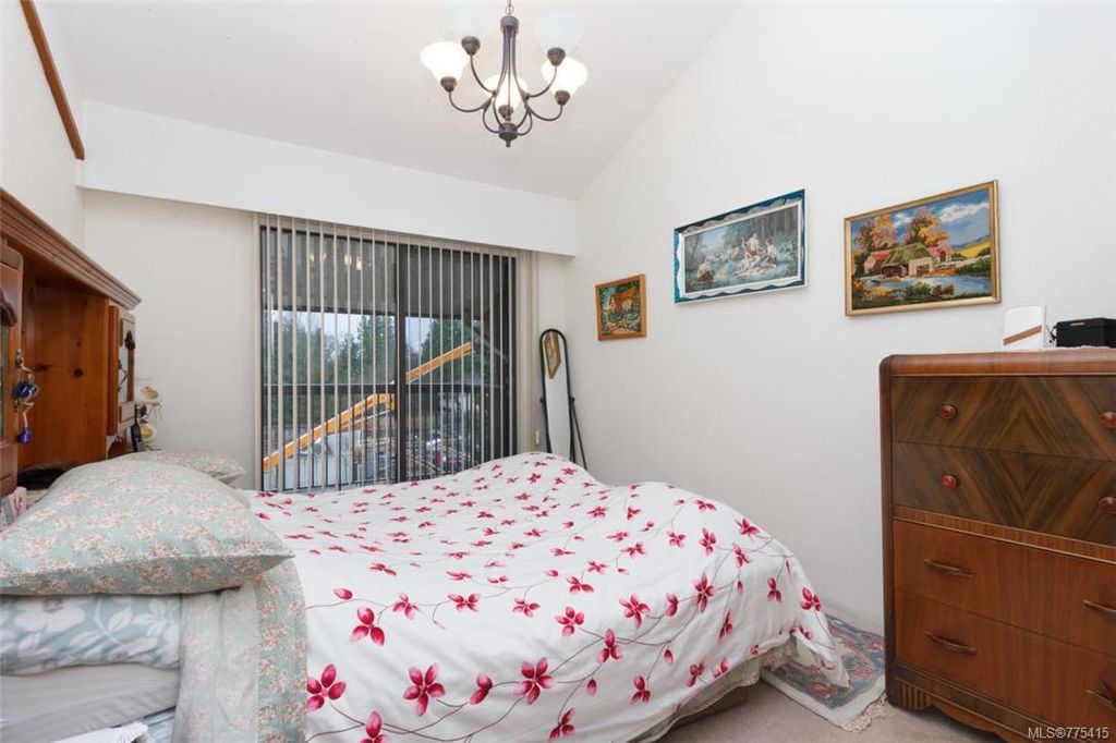 listing image 16044511619847157418