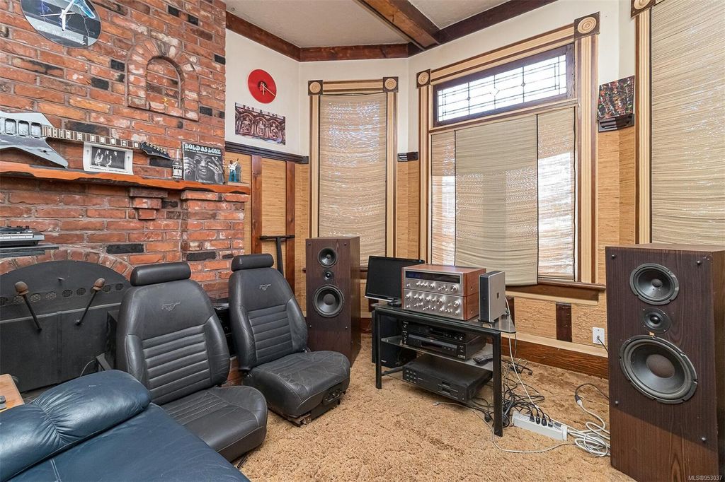 listing image 16044196092175795105