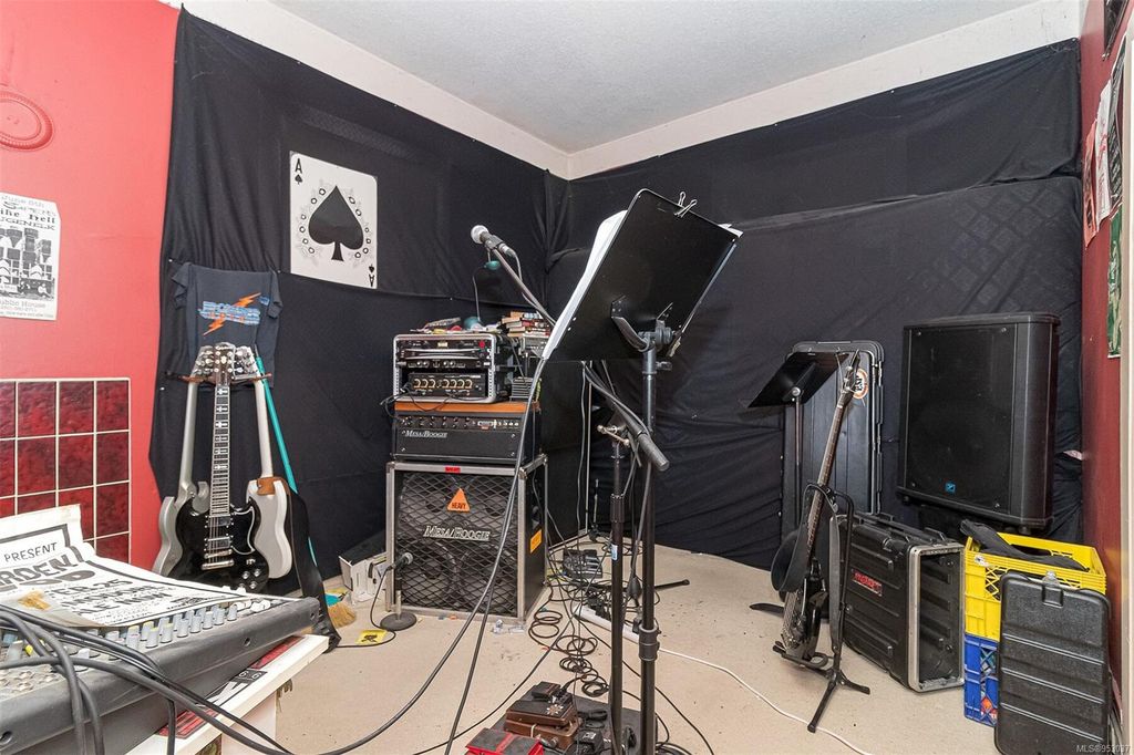 listing image 16049274608551921366