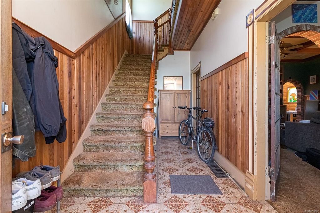 listing image 16040678410622449047