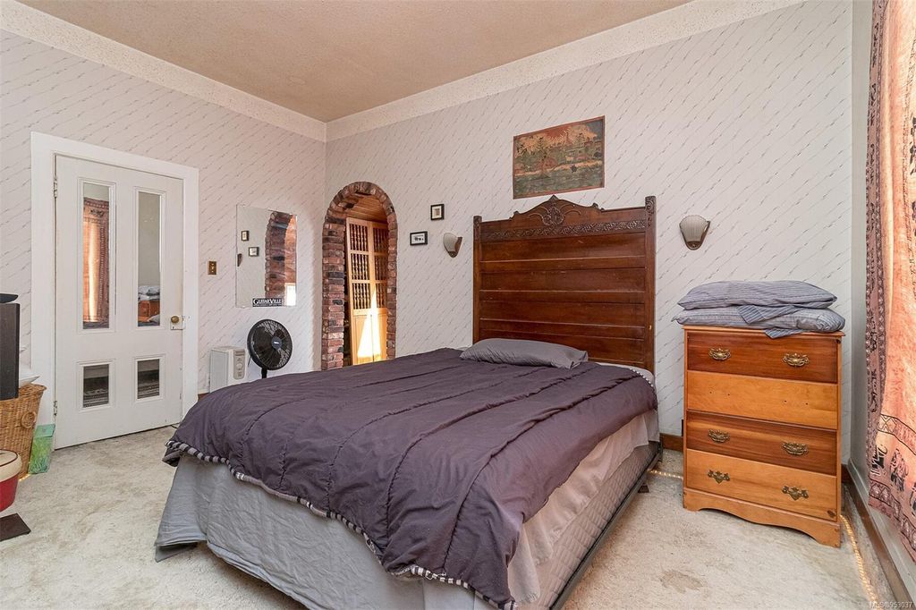 listing image 16044031981360257670