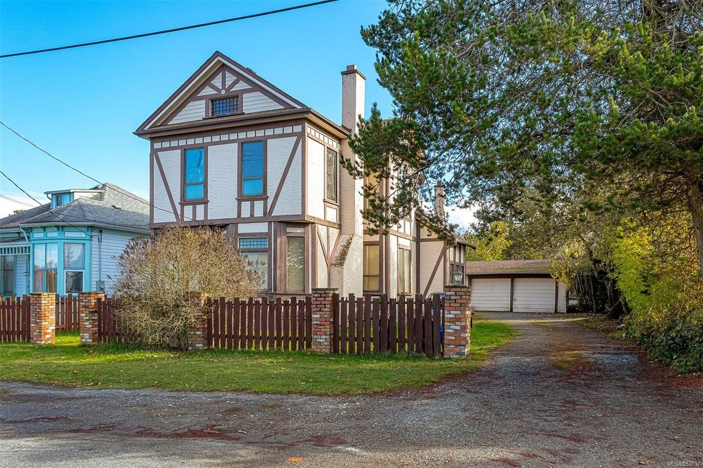 listing image 16048601587735673665