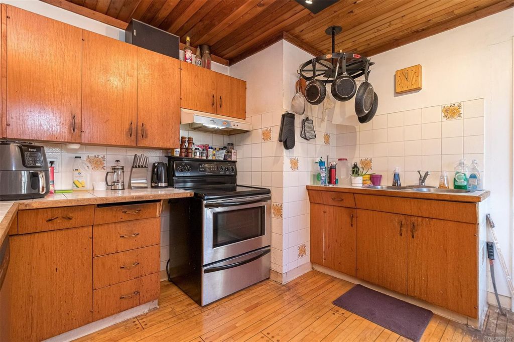 listing image 16045567056202616258