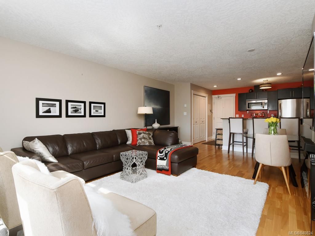 listing image 16048787091001394745