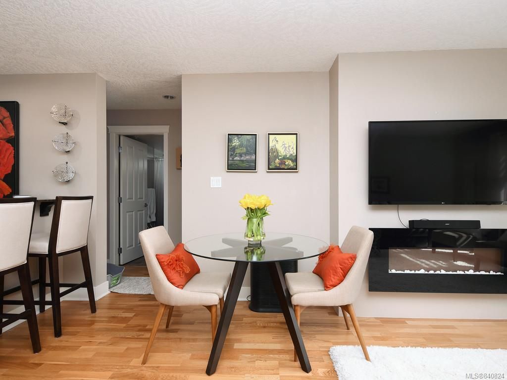 listing image 16042241089736395841
