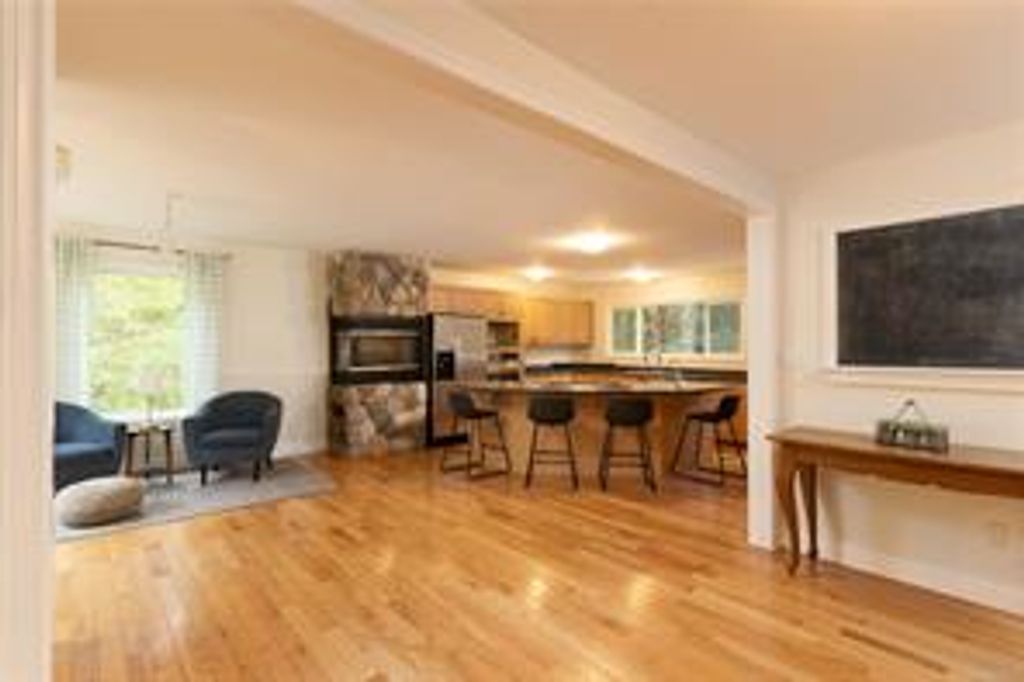 listing image 16043019173781