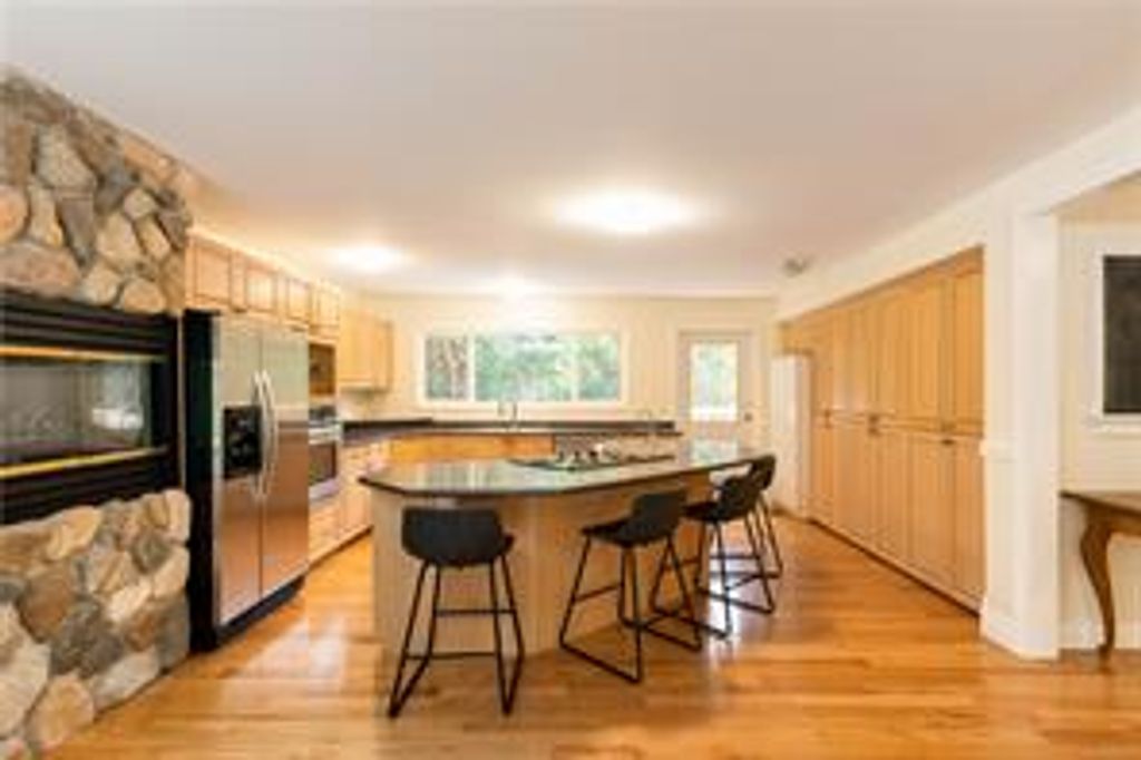 listing image 16041157886119