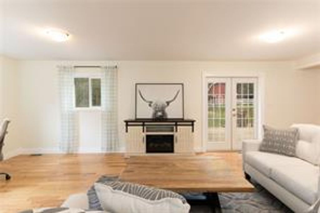 listing image 16043957462411