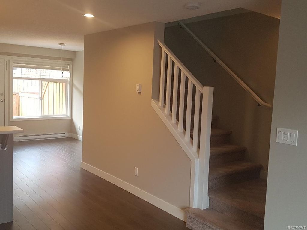 listing image 16044708393670938374