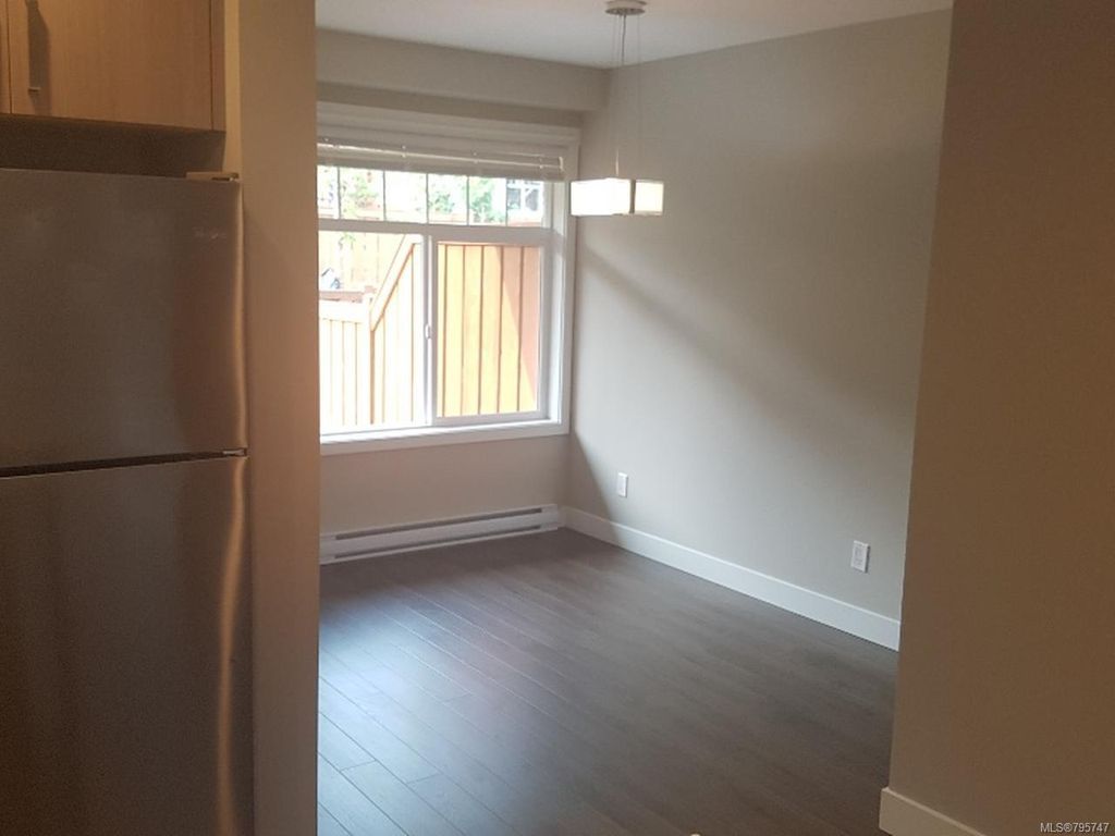 listing image 16048841421496187812