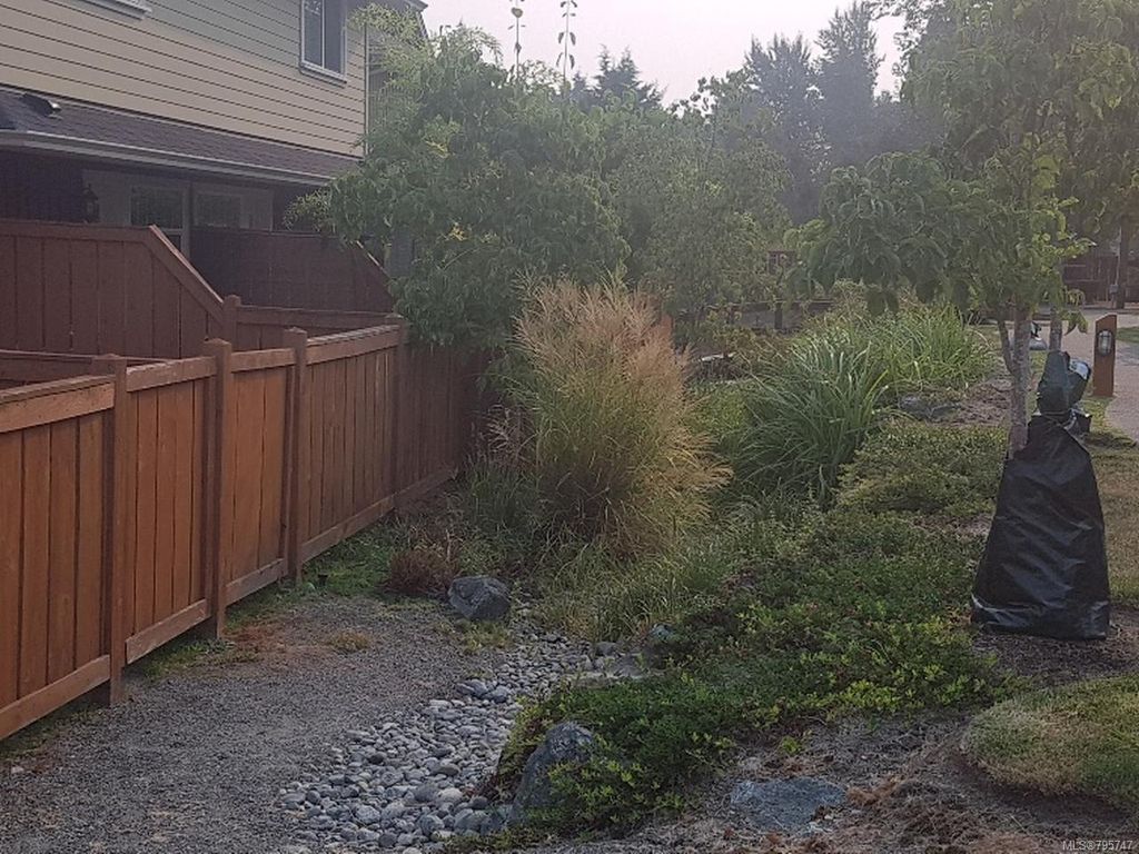 listing image 16042809689879670833