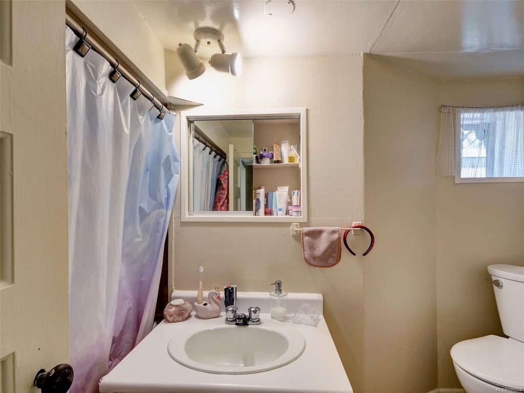 listing image 16048600277842212176