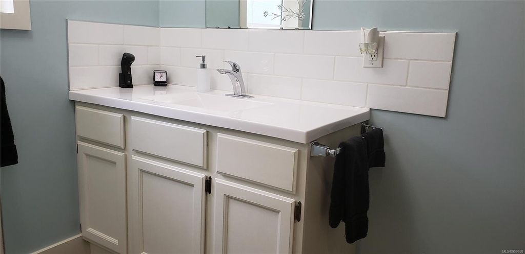 listing image 16042456806981062869