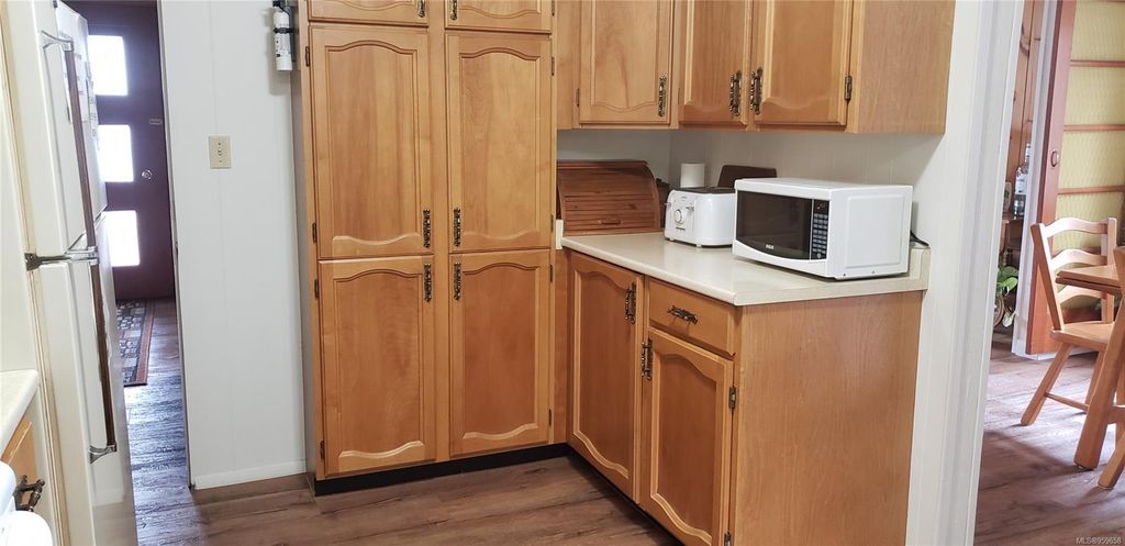 listing image 16043230969864999294