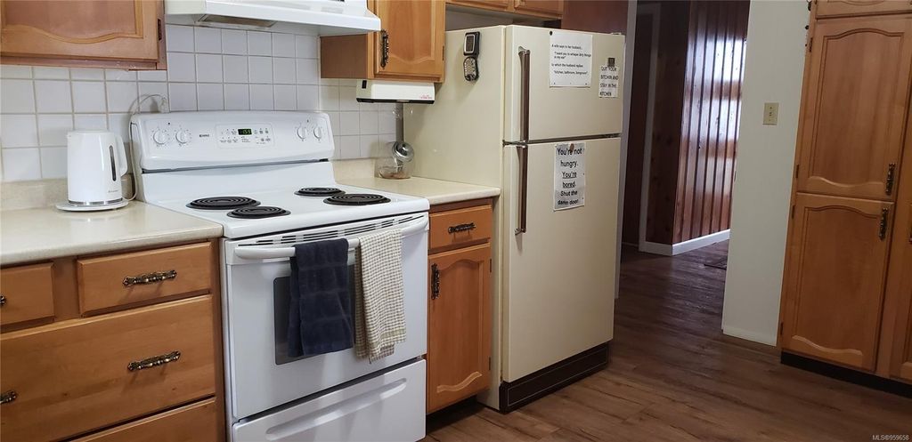 listing image 16048274135184623720