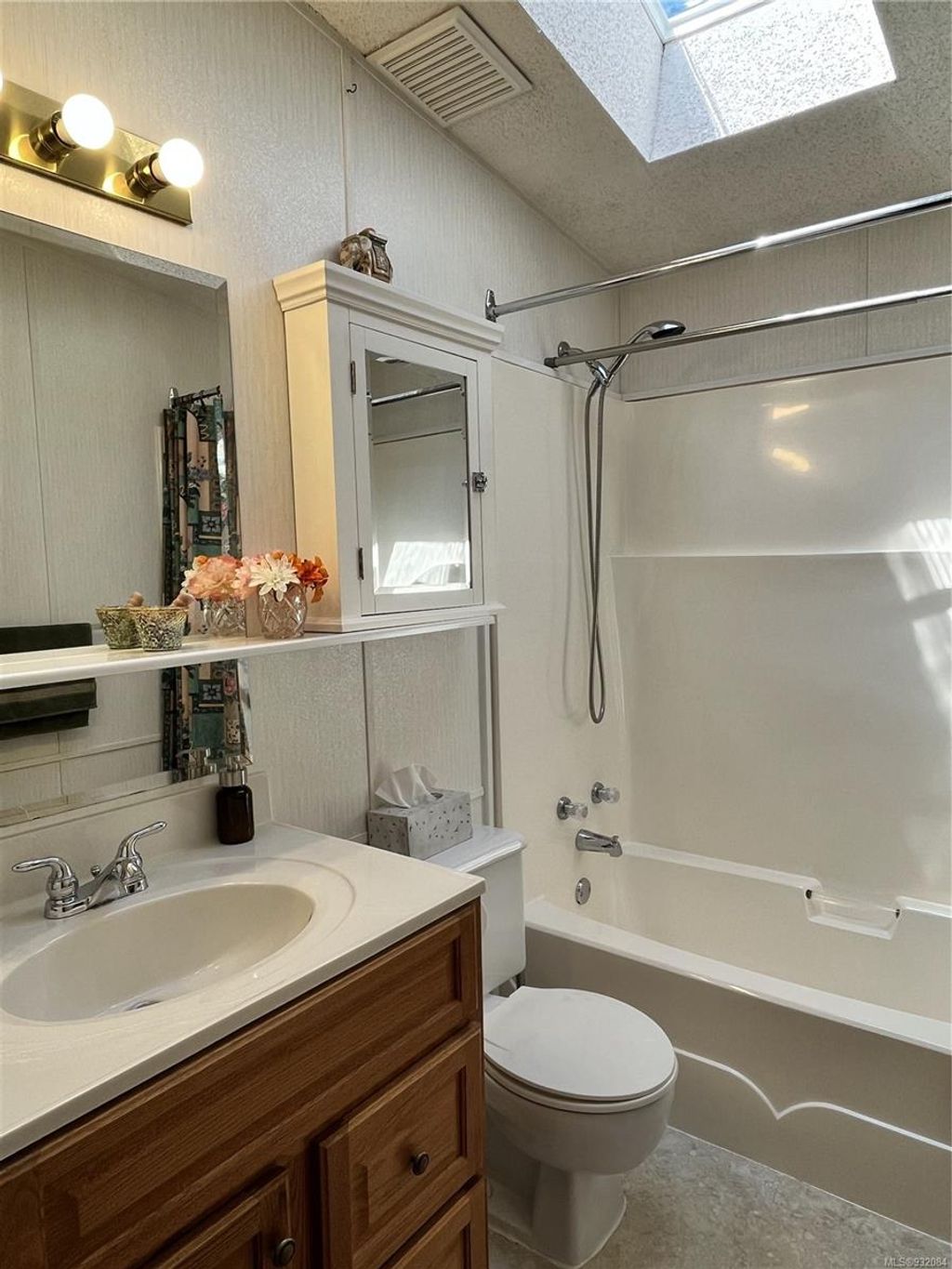 listing image 16043156755376366564
