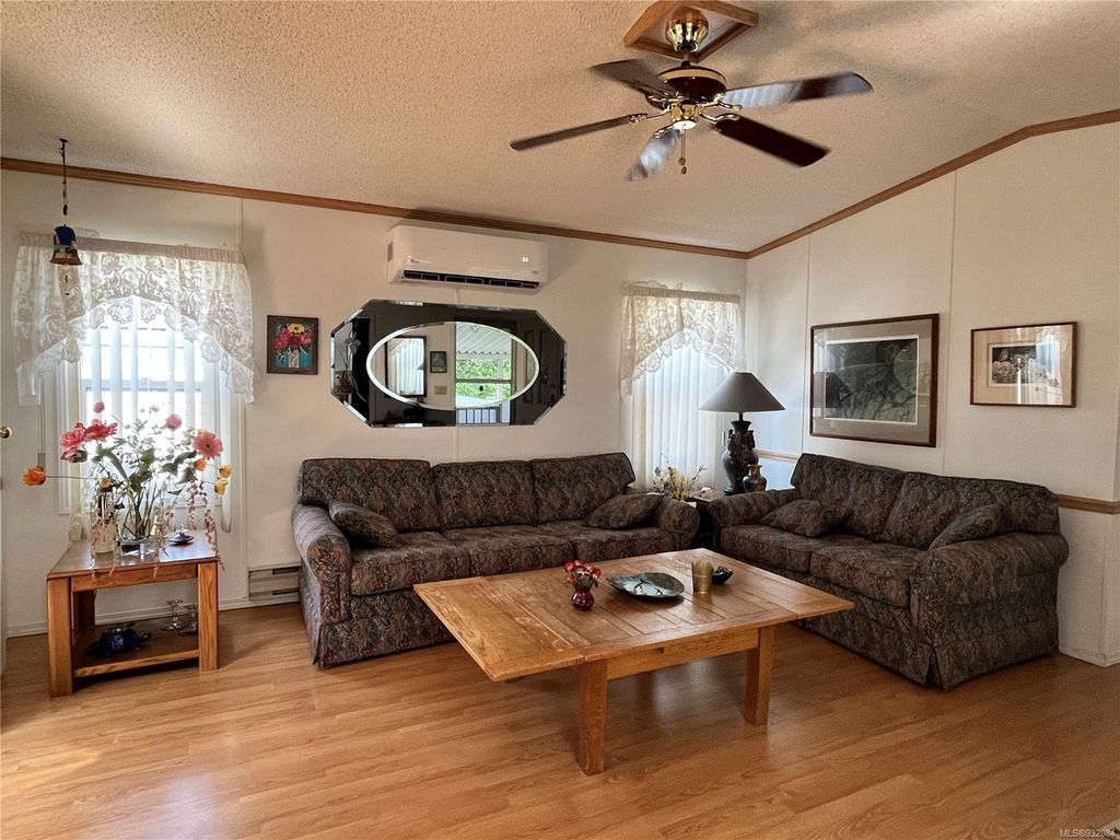 listing image 16049316571528508194