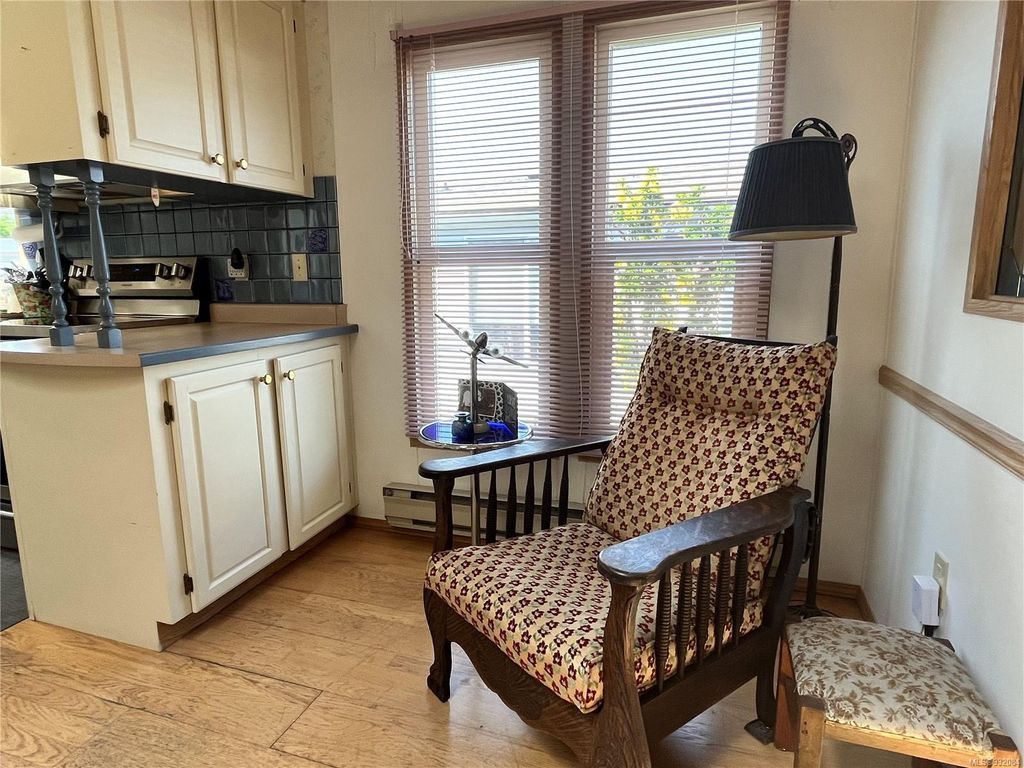 listing image 16043701327646277447