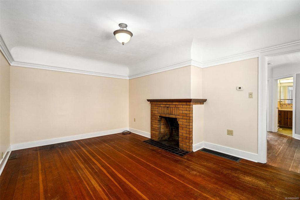 listing image 16046624382845292495