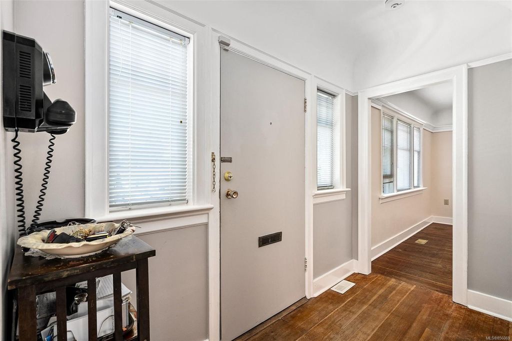 listing image 16049867514518010102