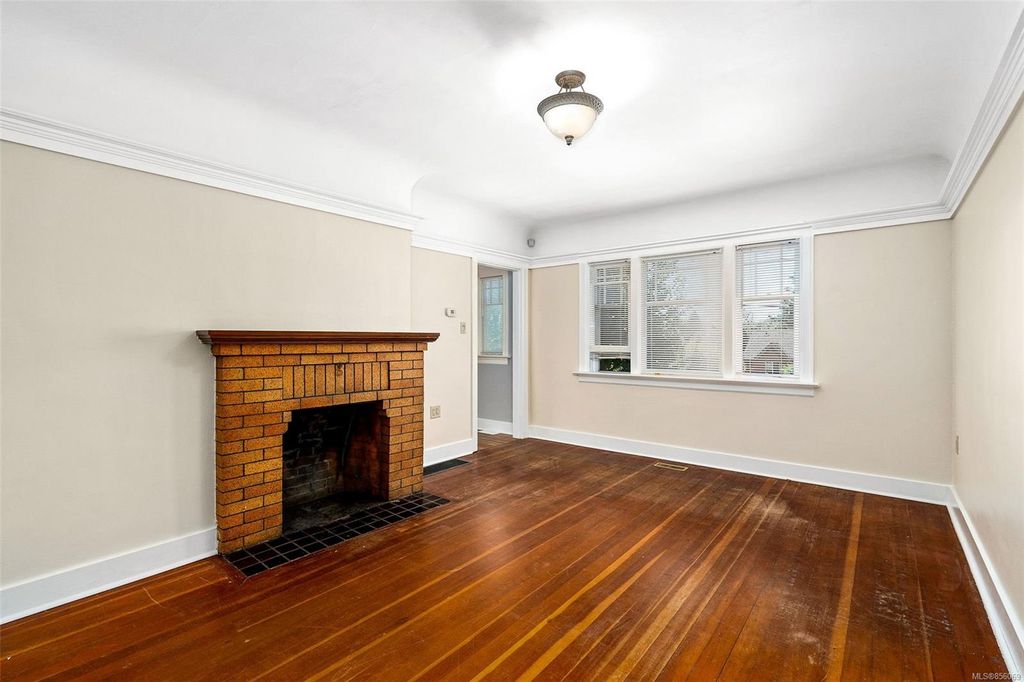 listing image 16040630716029170817