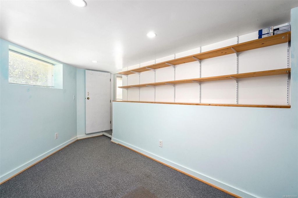 listing image 16048175959240349952