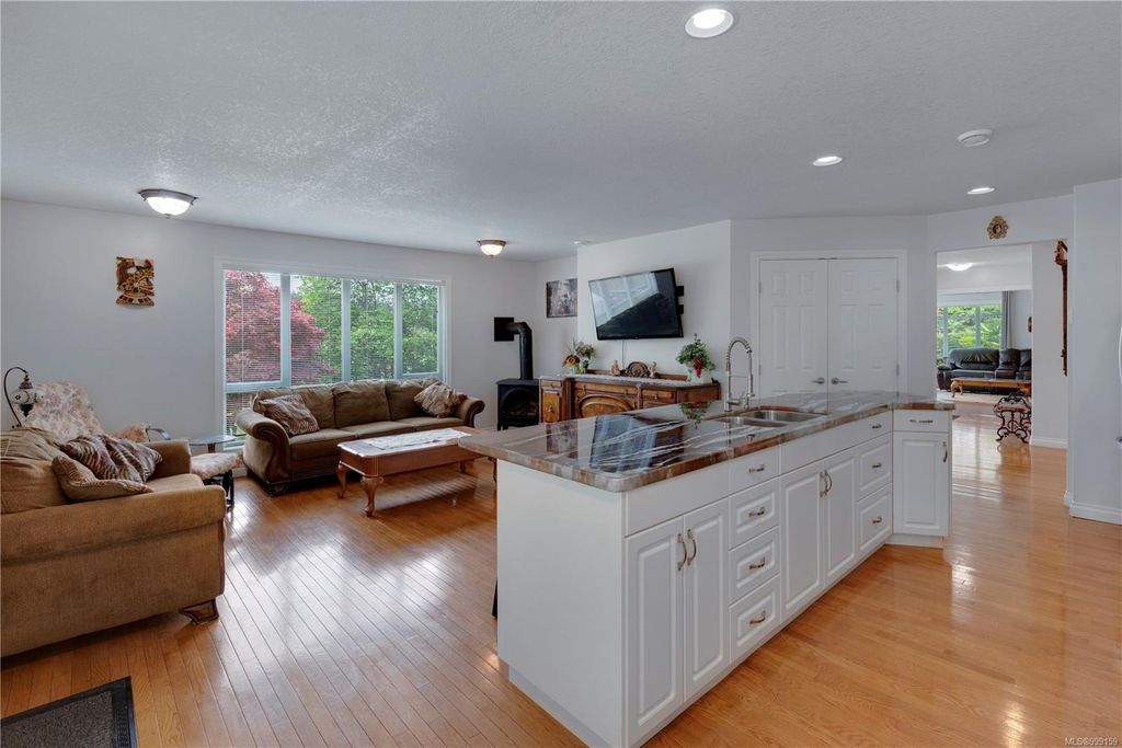 listing image 16043170098600028666